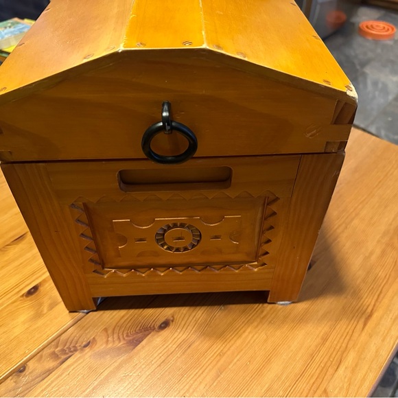 American Girl Josefina trunk - Picture 3 of 12